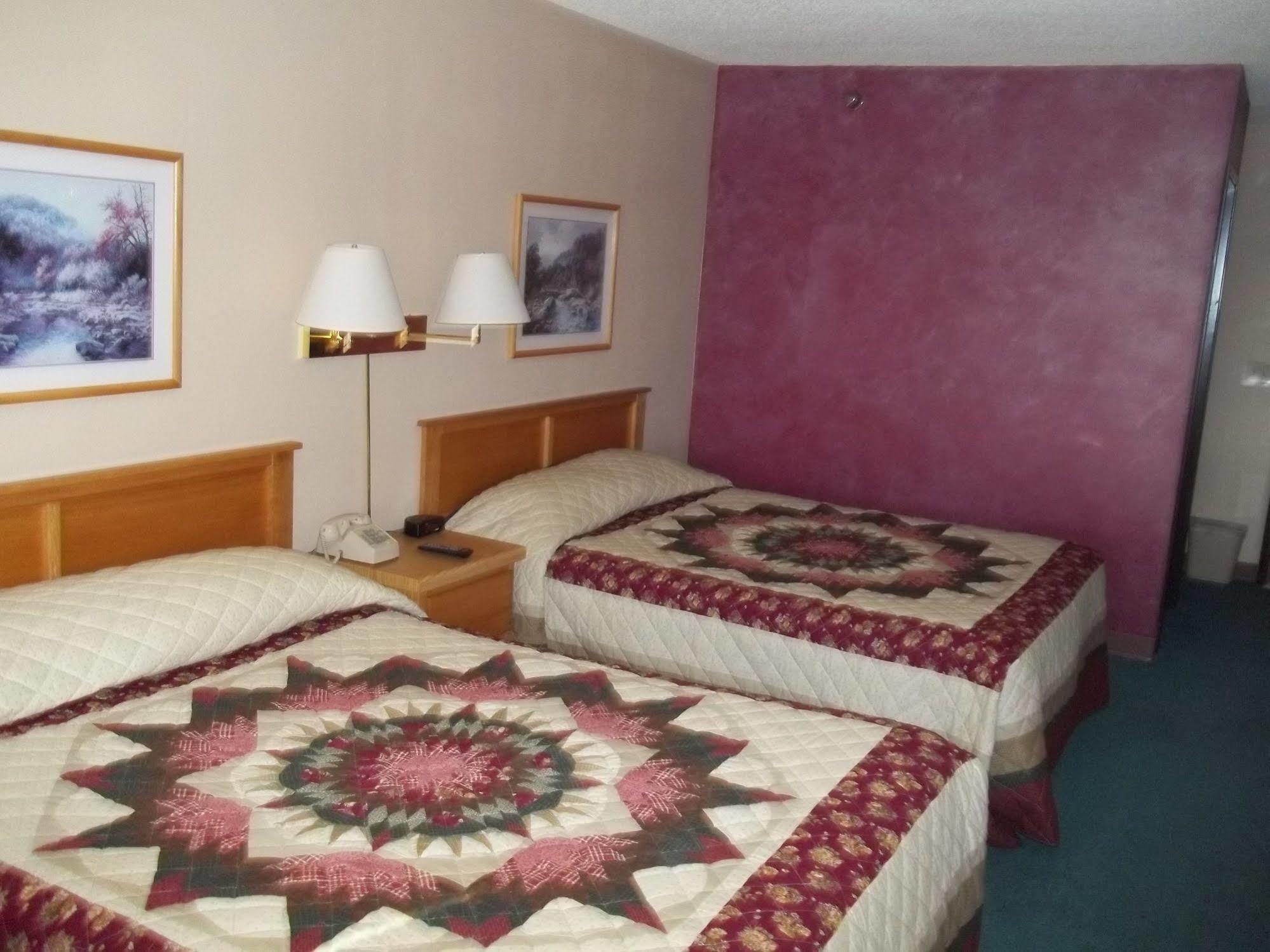 Chicaugon Lake Inn Gaastra Bagian luar foto